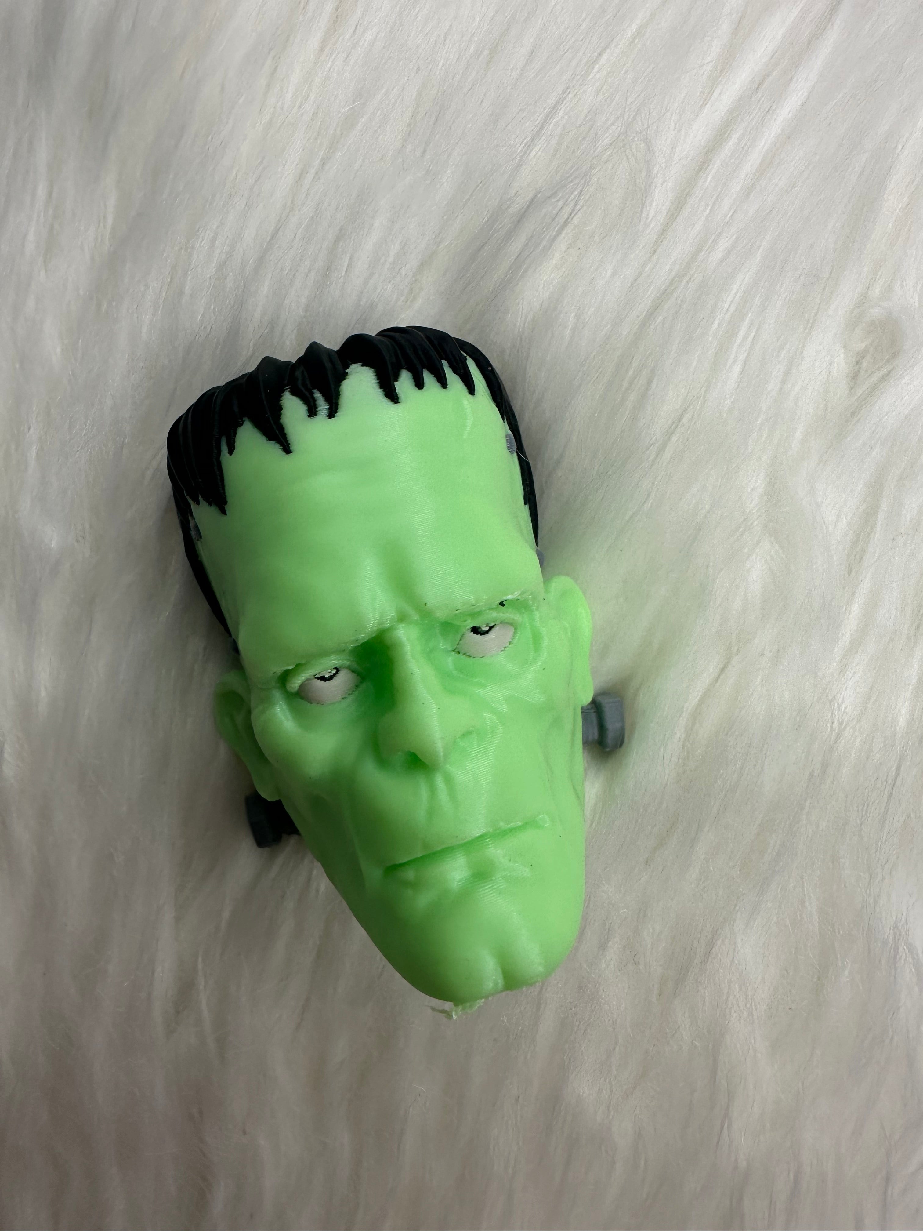Tumbler Garnish: Frankenstein's Monster Glows with exposure to UV!